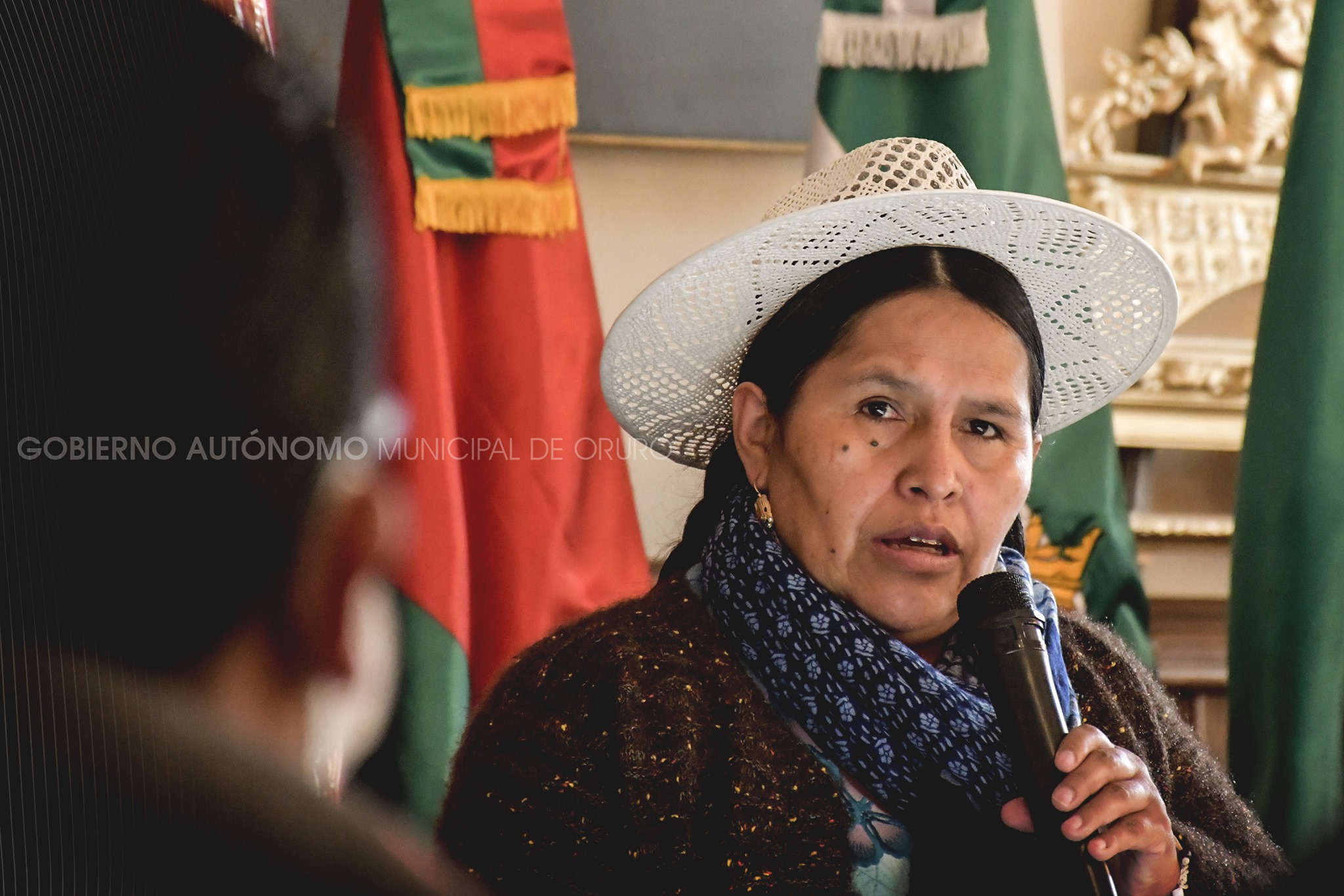 Ministerio de Culturas carnetiza y entrega incentivos a artistas no videntes en Oruro