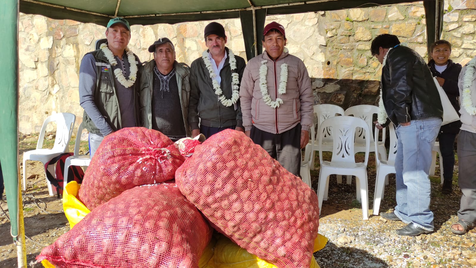 Cochabamba: Entregan semillas para fortalecer la agricultura en el municipio de Alalay
