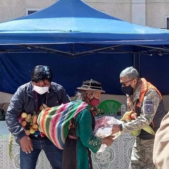 Defensa Civil entregó alimentos a familias damnificadas por helada en Tomave