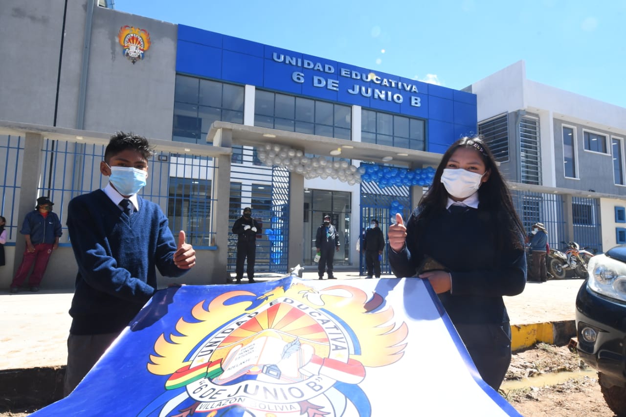 Estudiantes de Villazón se benefician con la entrega de dos unidades educativas