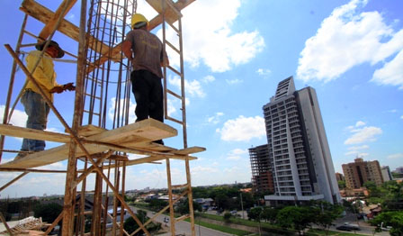 SOAT-C indemnizará con Bs 70.000 por fallecimiento o incapacidad a trabajadores de la construcción