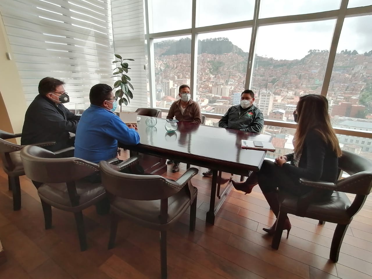 Viceministra Alcón se reúne con la federación de fabriles para fortalecer la estrategia comunicacional