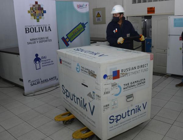 Rusia destaca que nuevo lote de vacunas es el resultado de las buenas relaciones con Bolivia