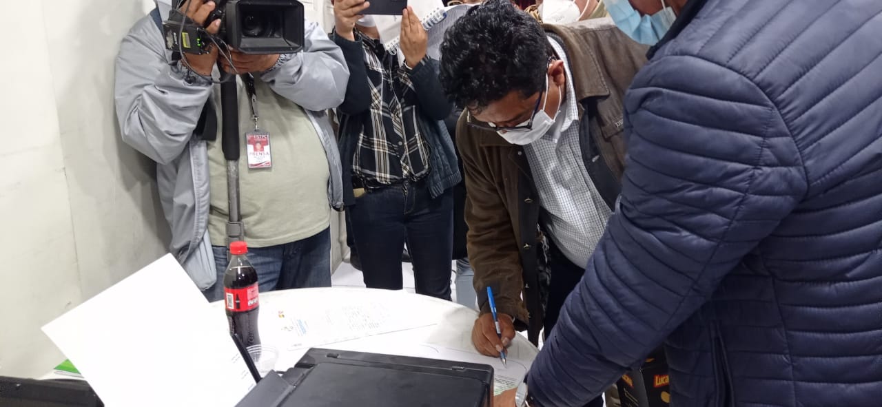 Cochabamba: Gobierno logra acuerdos con productores y levantan bloqueo en Parotani