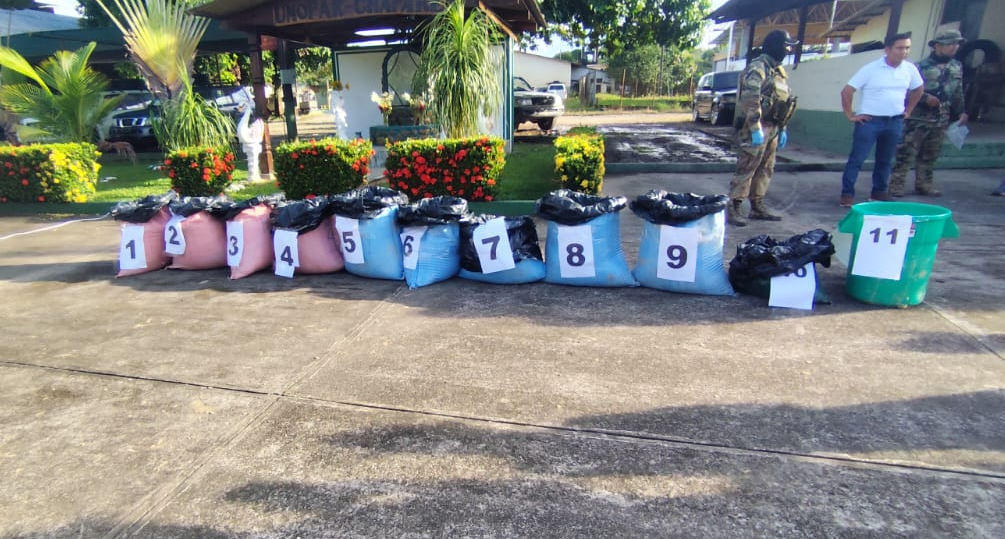 Hallan drogas y armas en un laboratorio en Villa Tunari